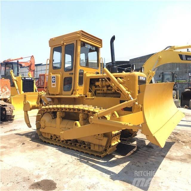 CAT D 6 D بلدوزرات مجنزرة