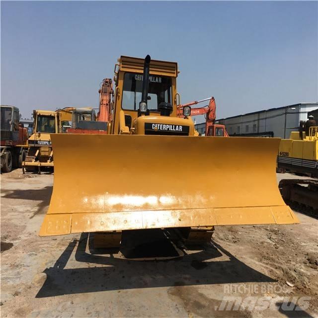 CAT D 6 D بلدوزرات مجنزرة