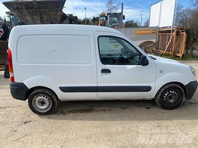 Renault Kangoo شاحنة مقفلة