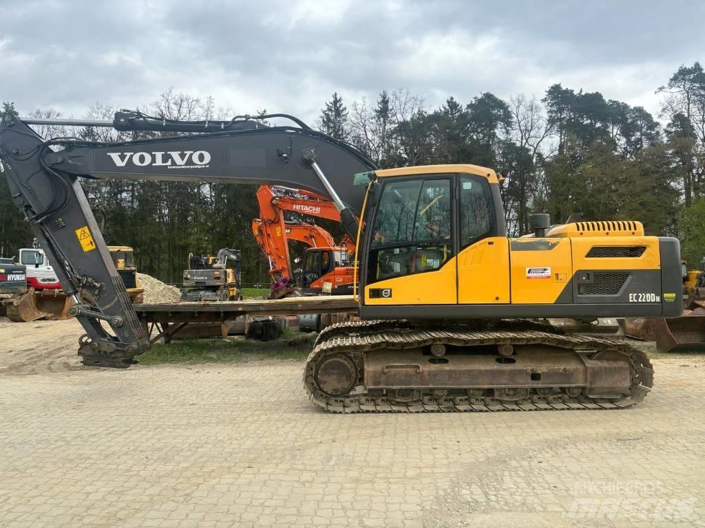 Volvo EC 220 D حفارات زحافة