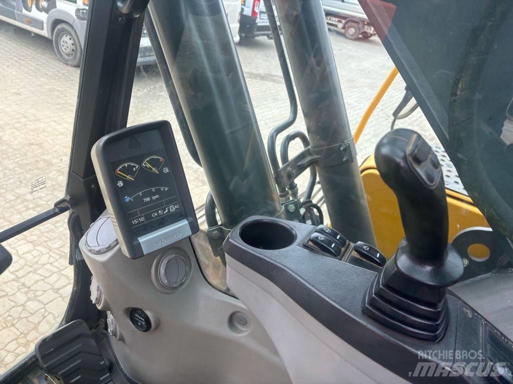 Volvo EC 220 D حفارات زحافة