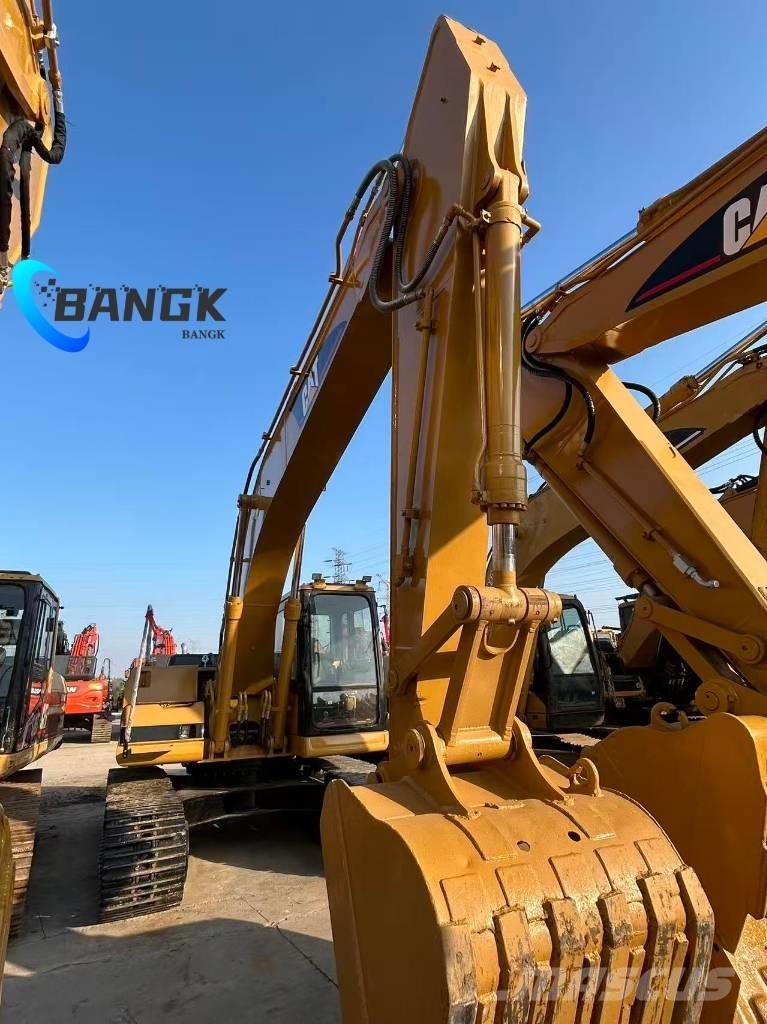 CAT 320 B حفارات زحافة