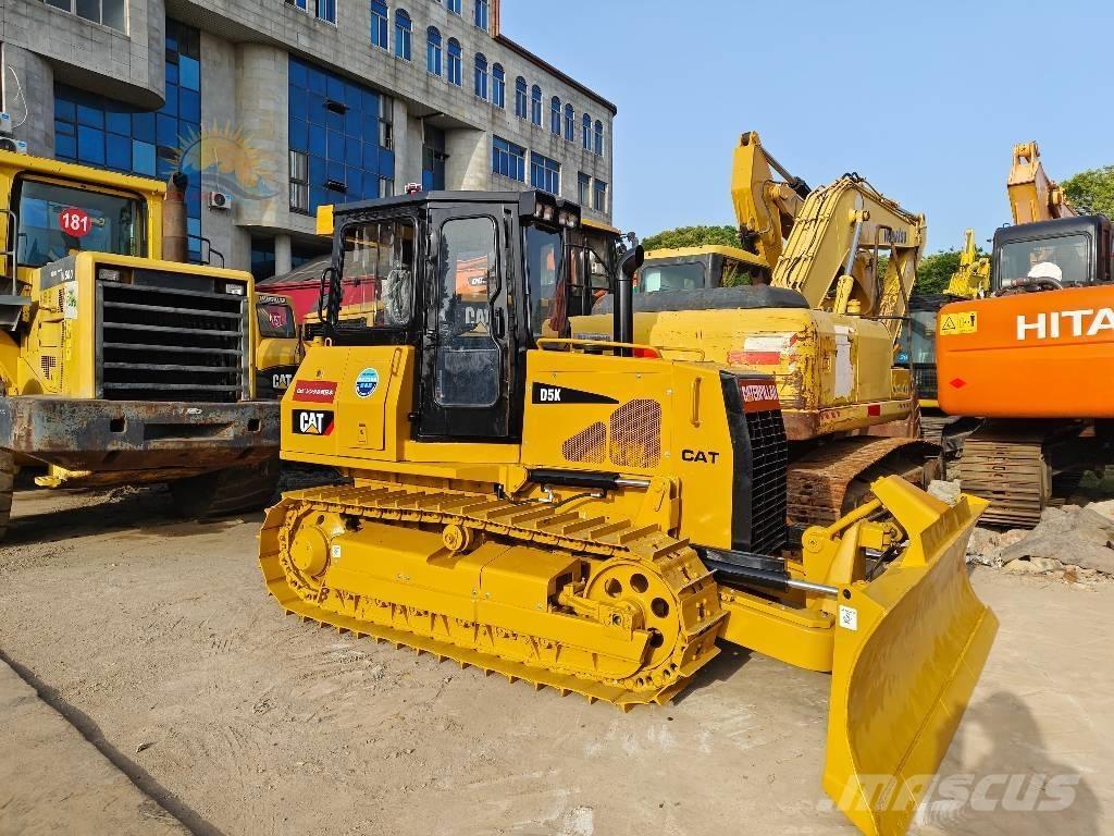 CAT D5K بلدوزرات مجنزرة