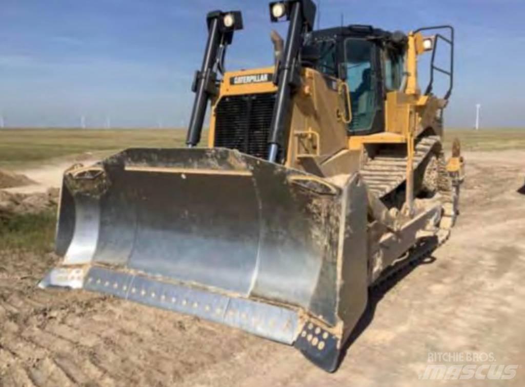 CAT D 8 T بلدوزرات مجنزرة