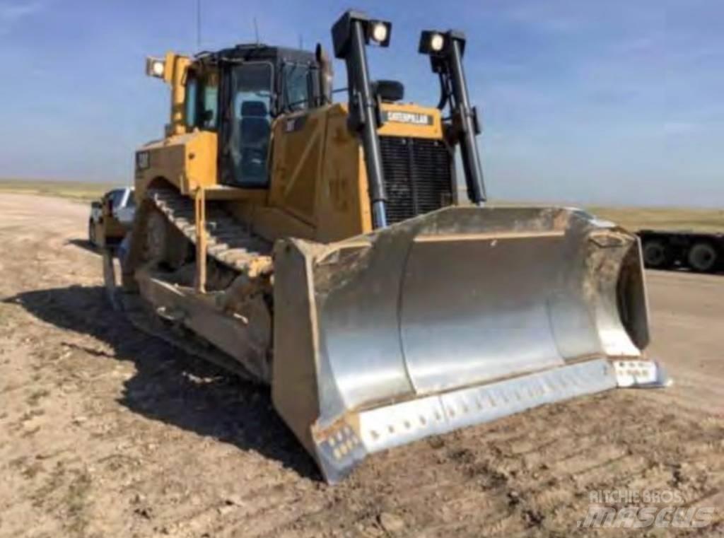 CAT D 8 T بلدوزرات مجنزرة