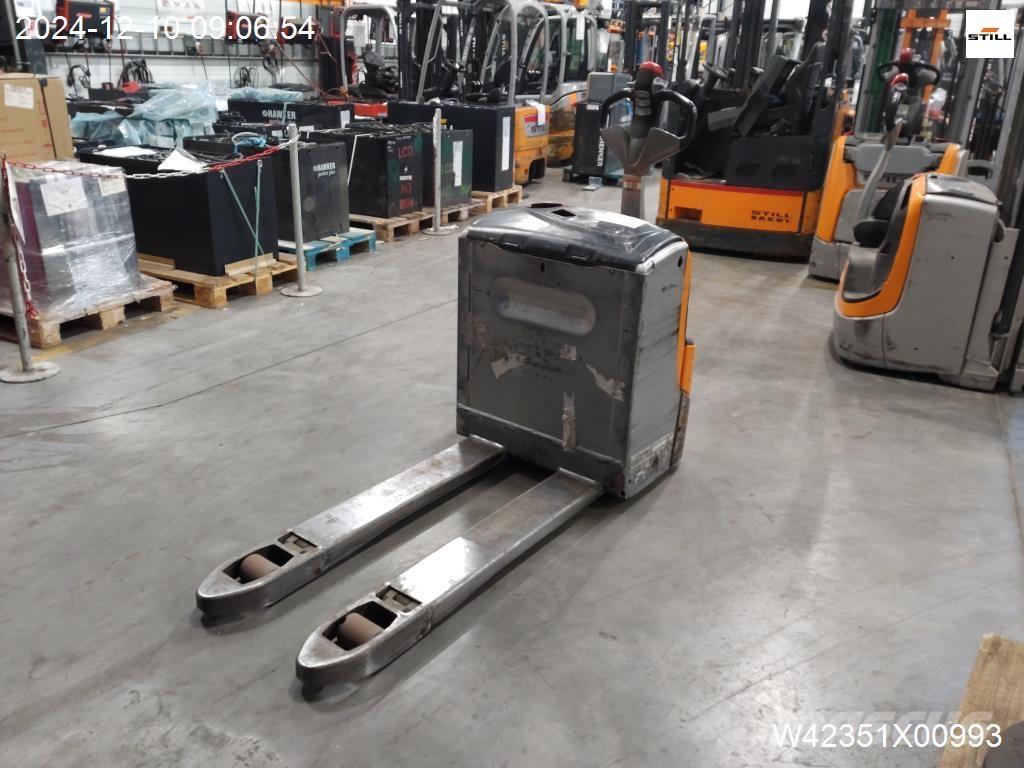 Still EXU16 معدات التكديس الجوالة