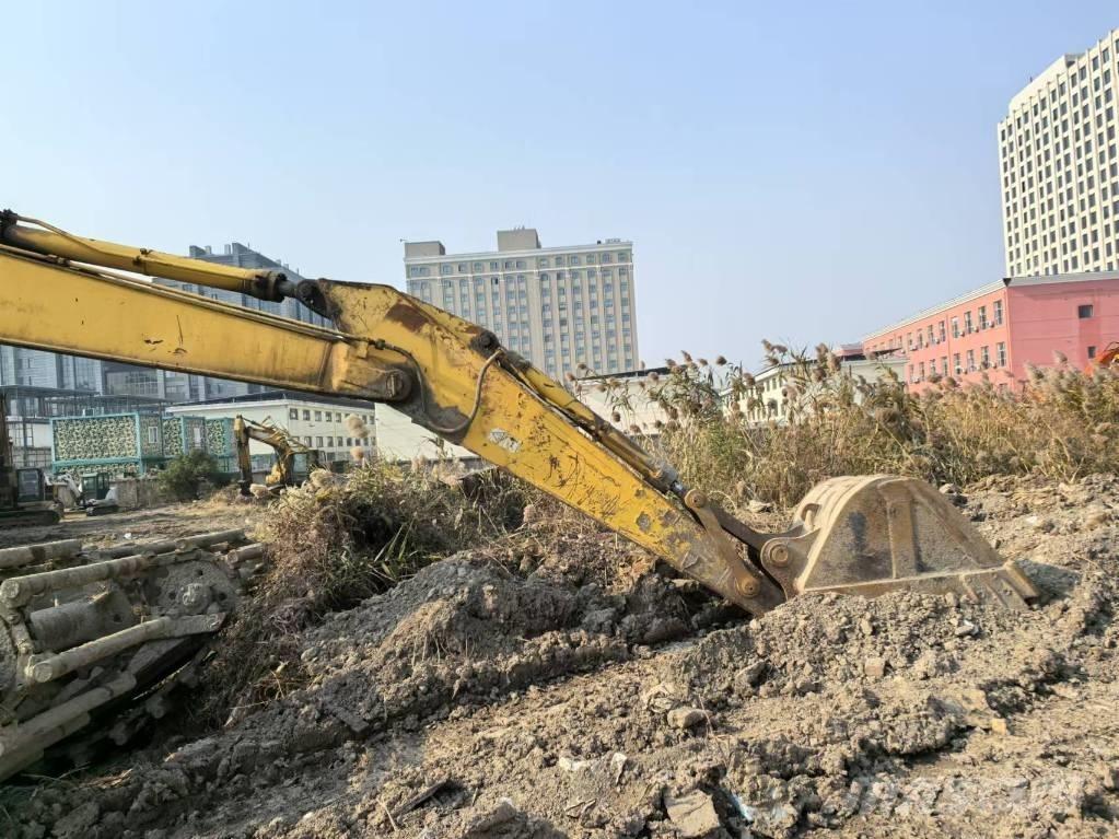 Komatsu PC 200-6 الحفارات البرمائية