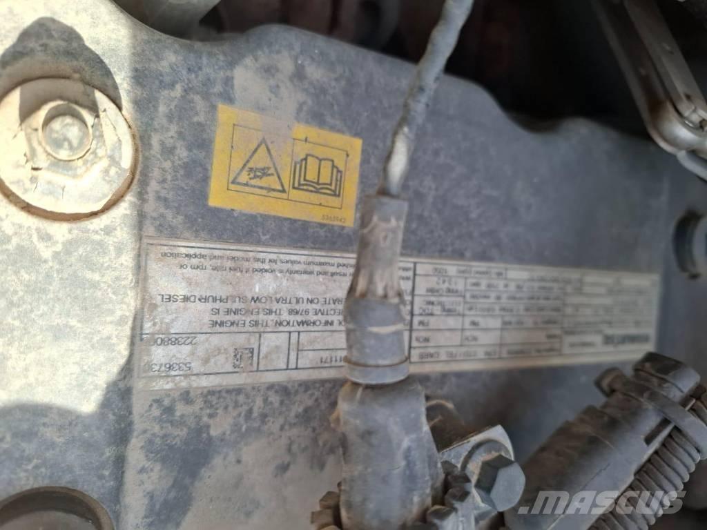 Komatsu PW 148-11 حفارات بعجل