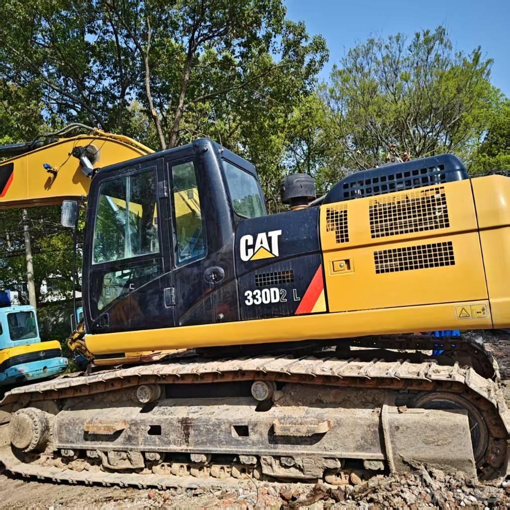 CAT 320 D2 حفارات زحافة