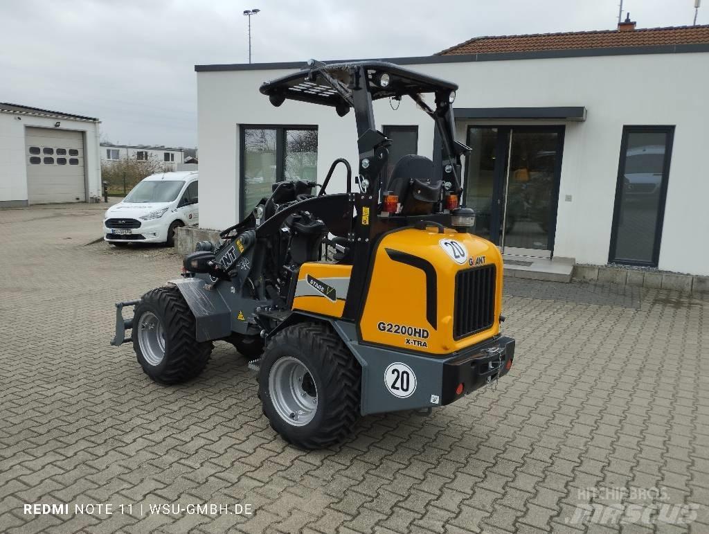 GiANT G2200 Xtra HD لوادر وحفارات أمامية
