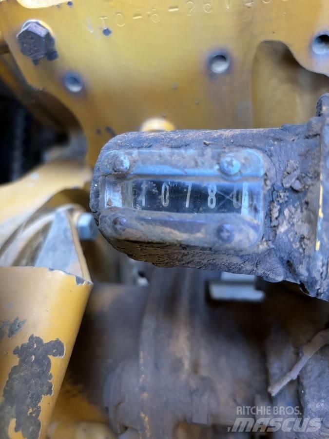 Komatsu D 85-12 بلدوزرات مجنزرة
