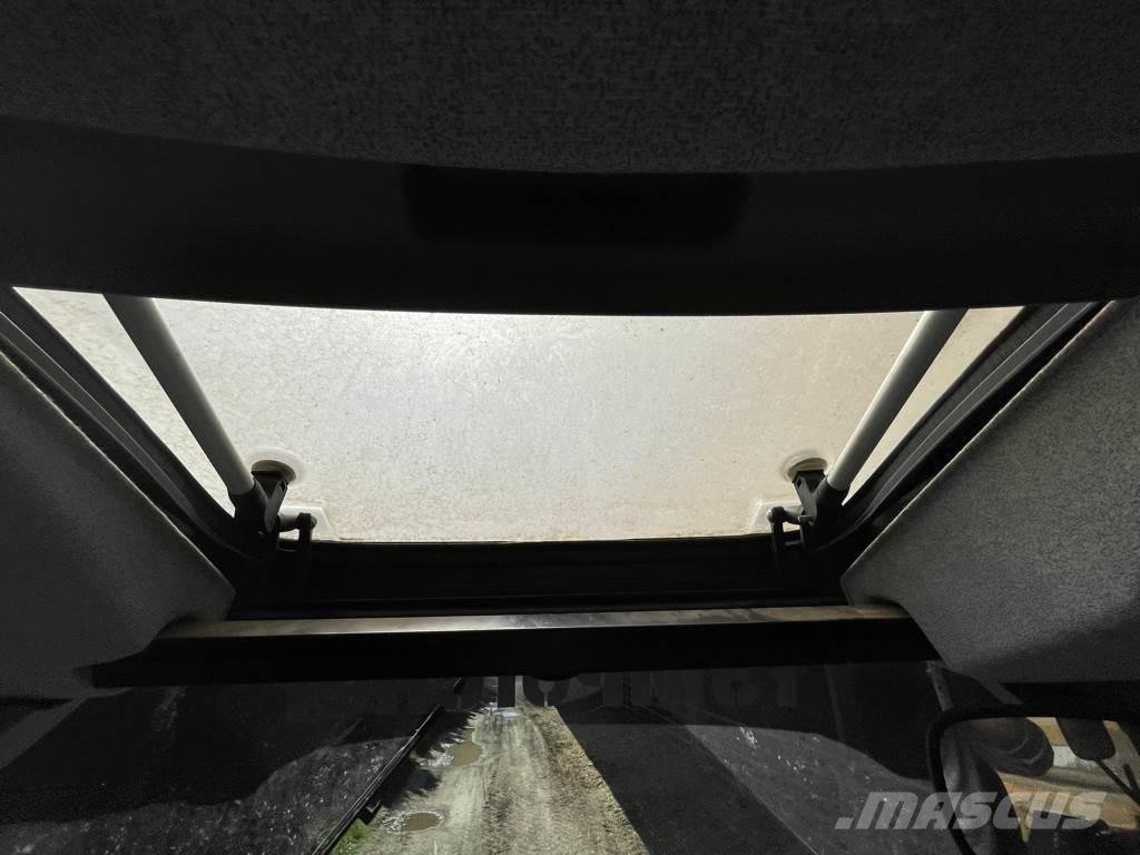 New Holland T6.180 الجرارات