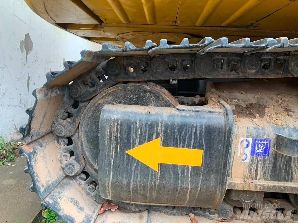 CAT 323 D L حفارات زحافة