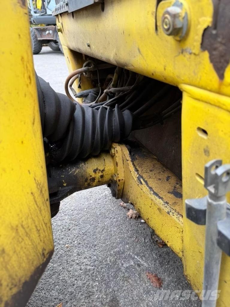 Bomag BW 135 AD مداحل ثنائية الاسطوانة