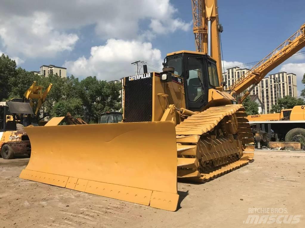 CAT D 6 G بلدوزرات مجنزرة