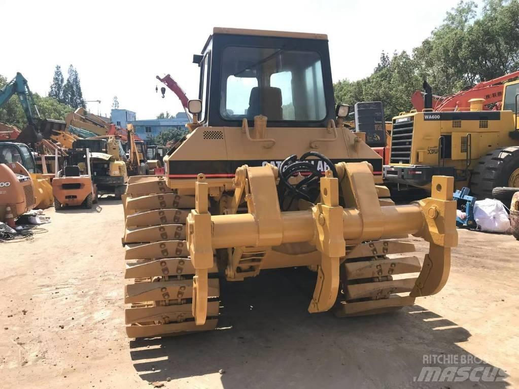 CAT D 6 G بلدوزرات مجنزرة