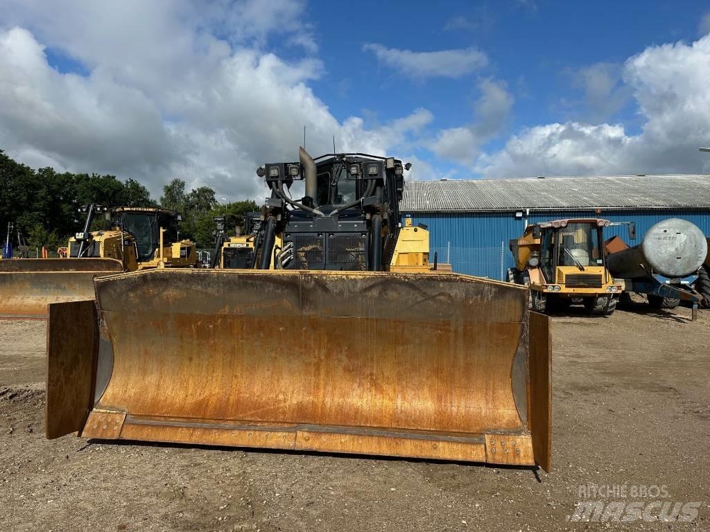 CAT D 6 XE LGP بلدوزرات مجنزرة