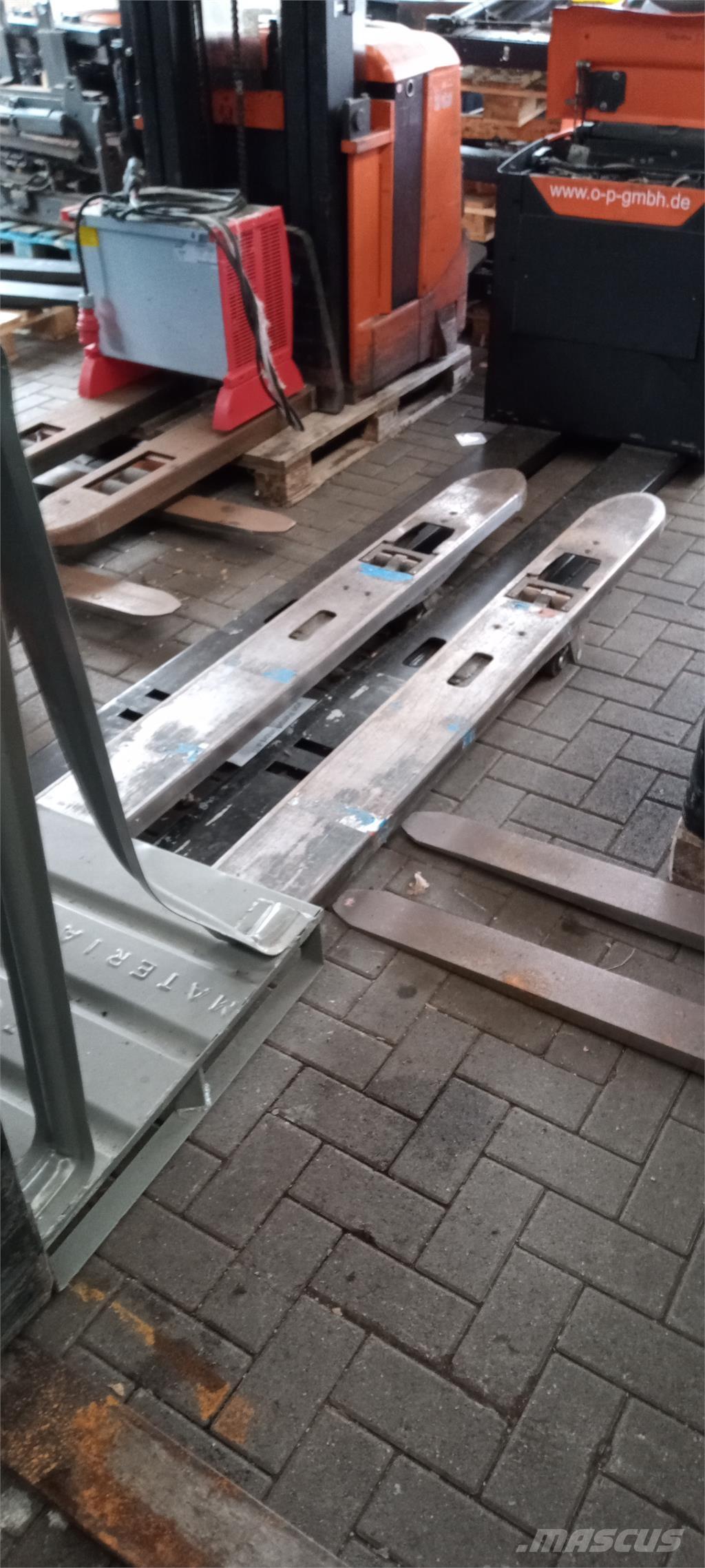 Toyota LPE 250 معدات التكديس الجوالة