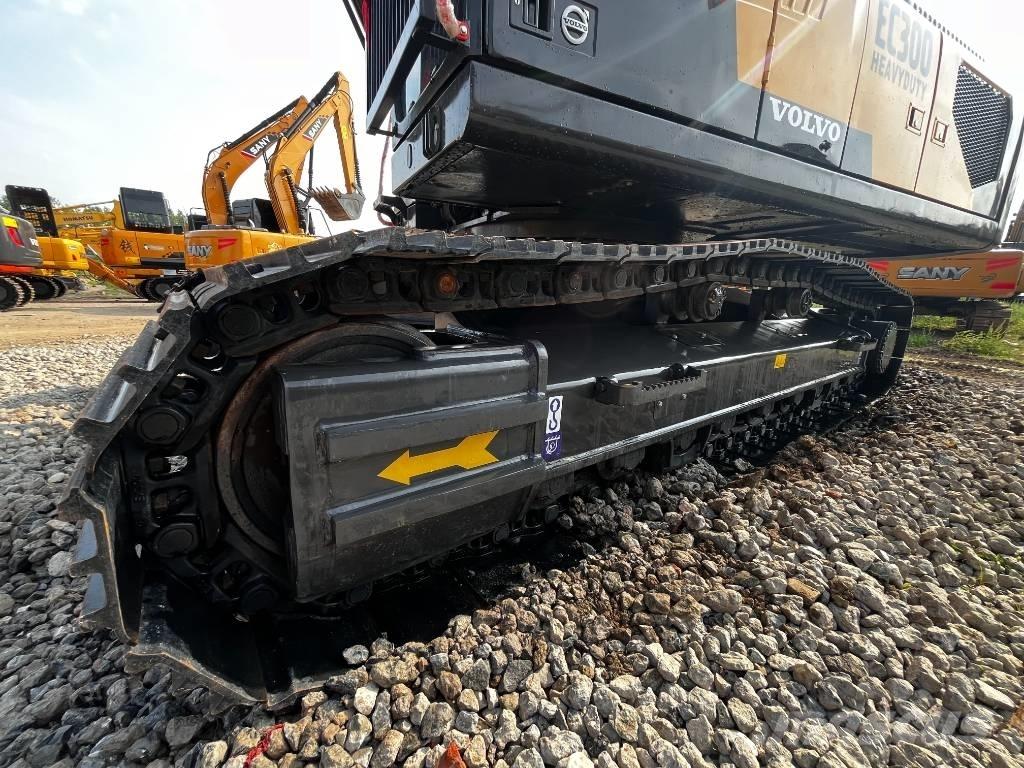 Volvo EC 300 D L حفارات زحافة