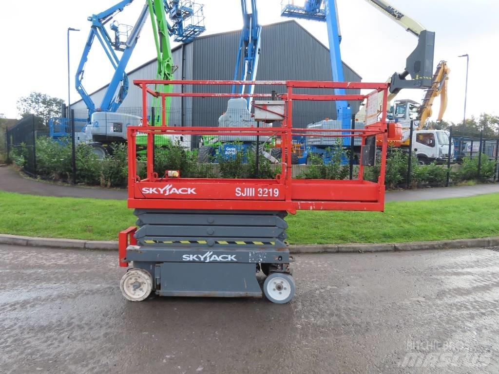 SkyJack SJ II 3219 رافعات مقصية الشكل