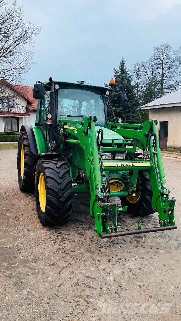 John Deere 5820 الجرارات