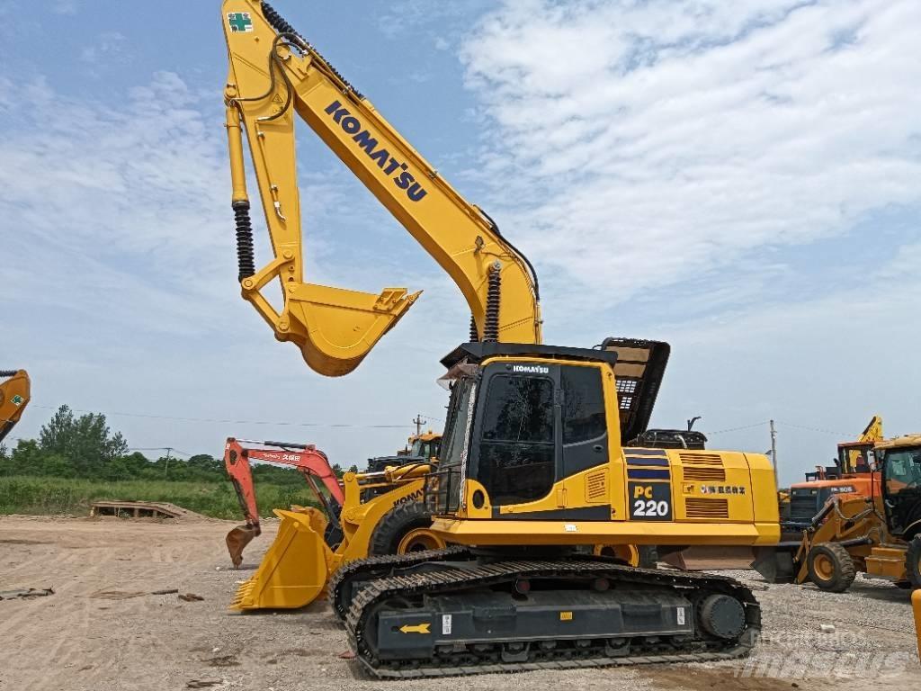 Komatsu PC 220-8 حفارات زحافة