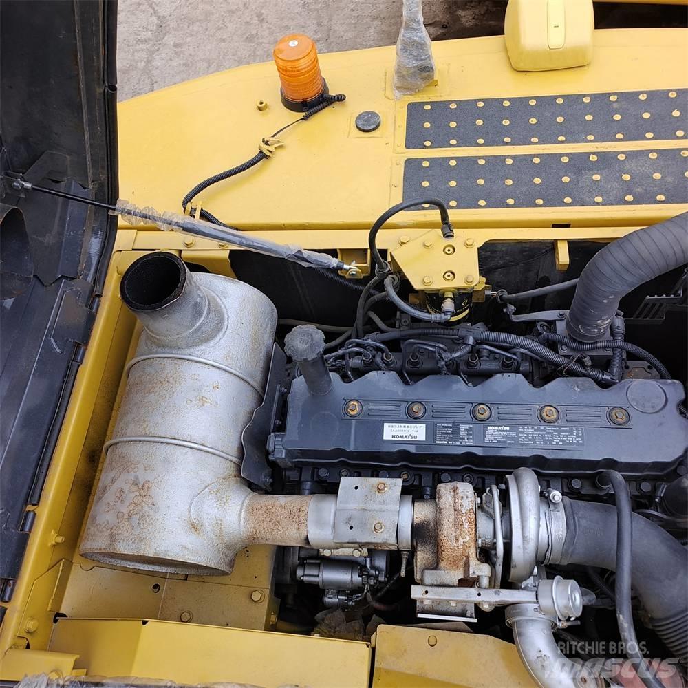 Komatsu PC 220-8 حفارات زحافة