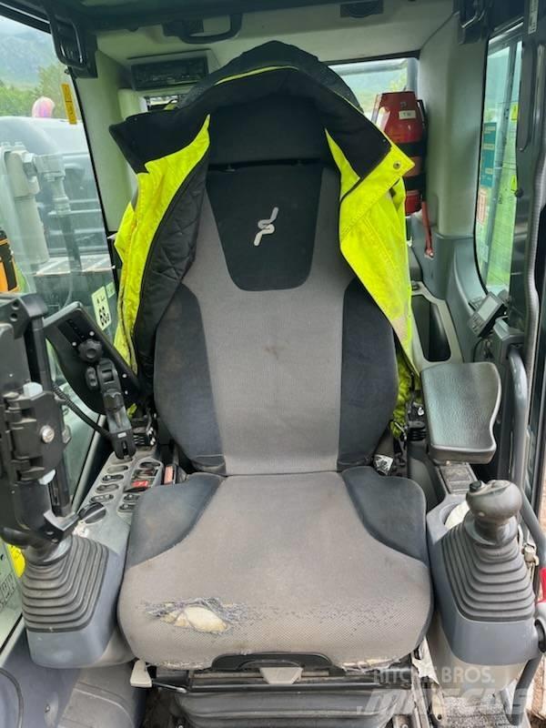 Komatsu PC 170 LC-11 حفارات زحافة