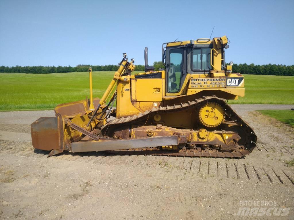 CAT D 6 T LGP بلدوزرات مجنزرة