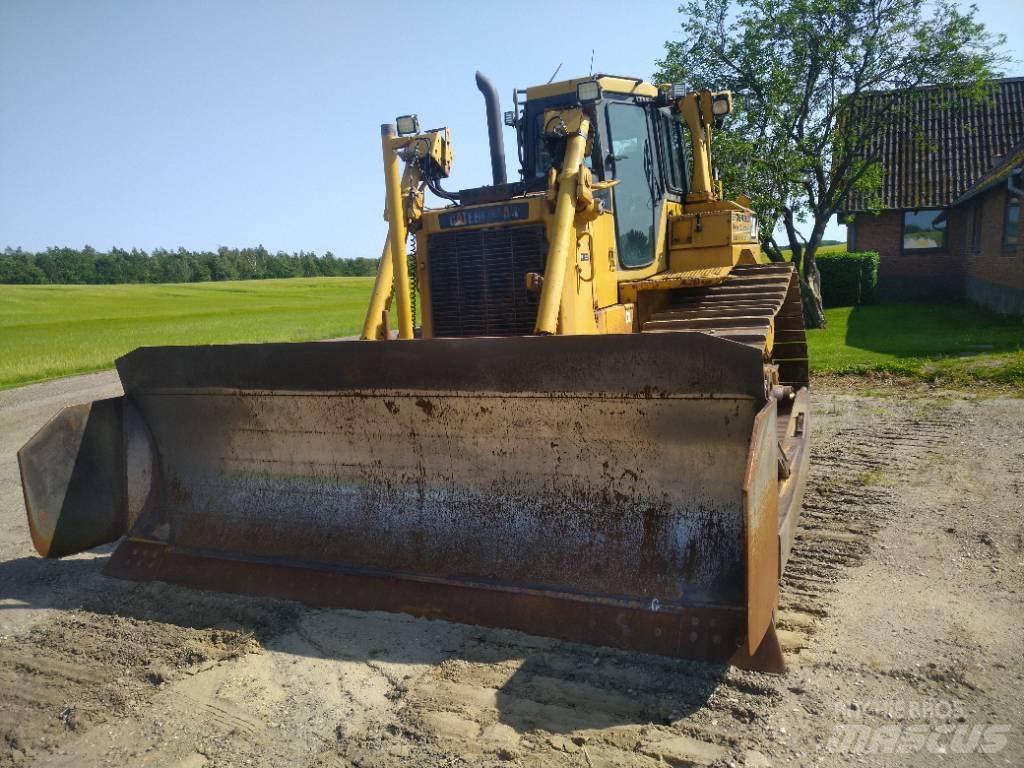 CAT D 6 T LGP بلدوزرات مجنزرة