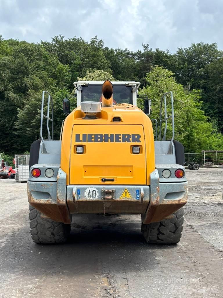 Liebherr L 576 لوادر بعجل