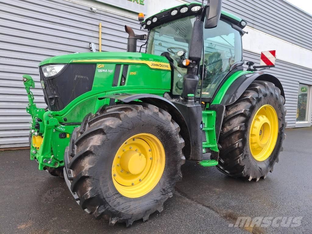 John Deere 6R 250 الجرارات