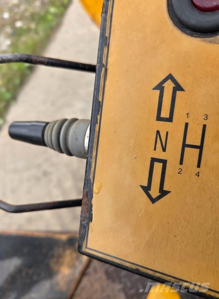 JCB 6 TST عربات نقل قلابة للمواقع