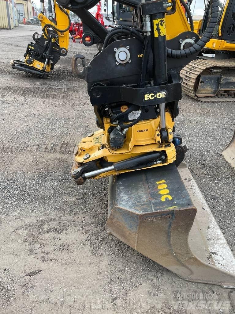 JCB 100C-2 حفارات وسط 7 طن - 12 طن