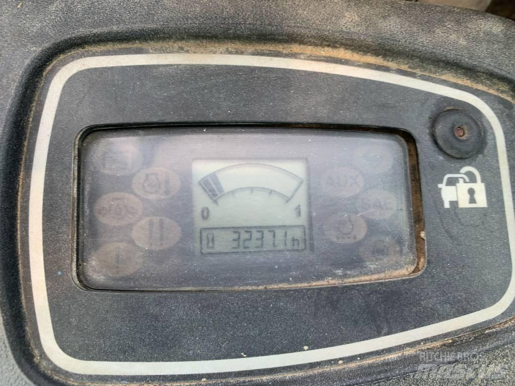 JCB 8030 ZTS حفارات صغيرة أقل من 7 طن (حفارات صغيرة)