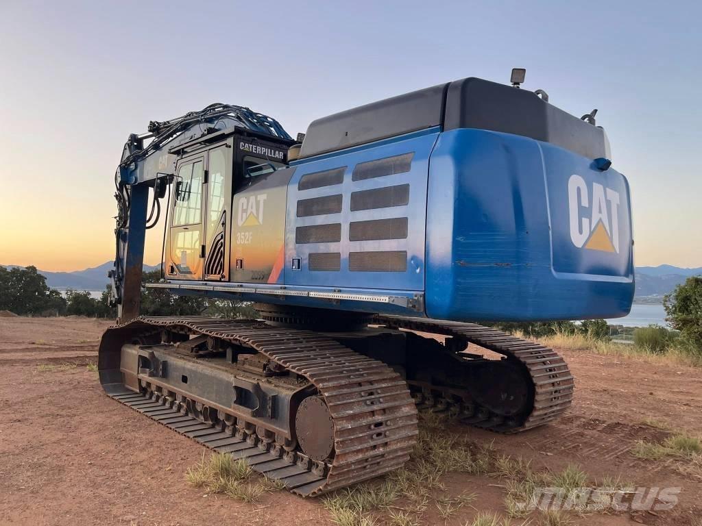 CAT 352 F XE حفارات زحافة