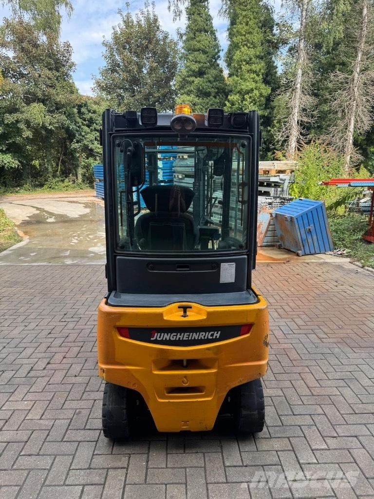 Jungheinrich EFG320 شاحنات ذات رافعات شوكية تعمل بالكهرباء