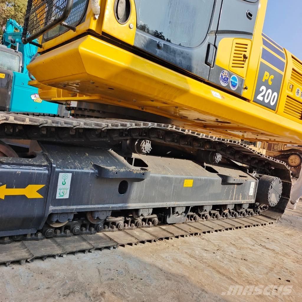 Komatsu PC 200-8 حفارات زحافة