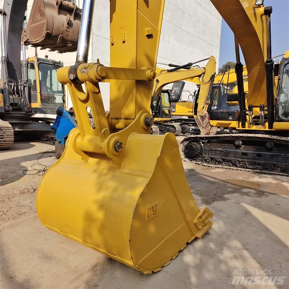 CAT 329 D حفارات زحافة