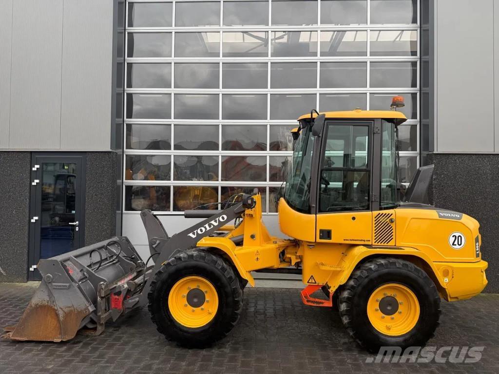 Volvo L30G لوادر بعجل