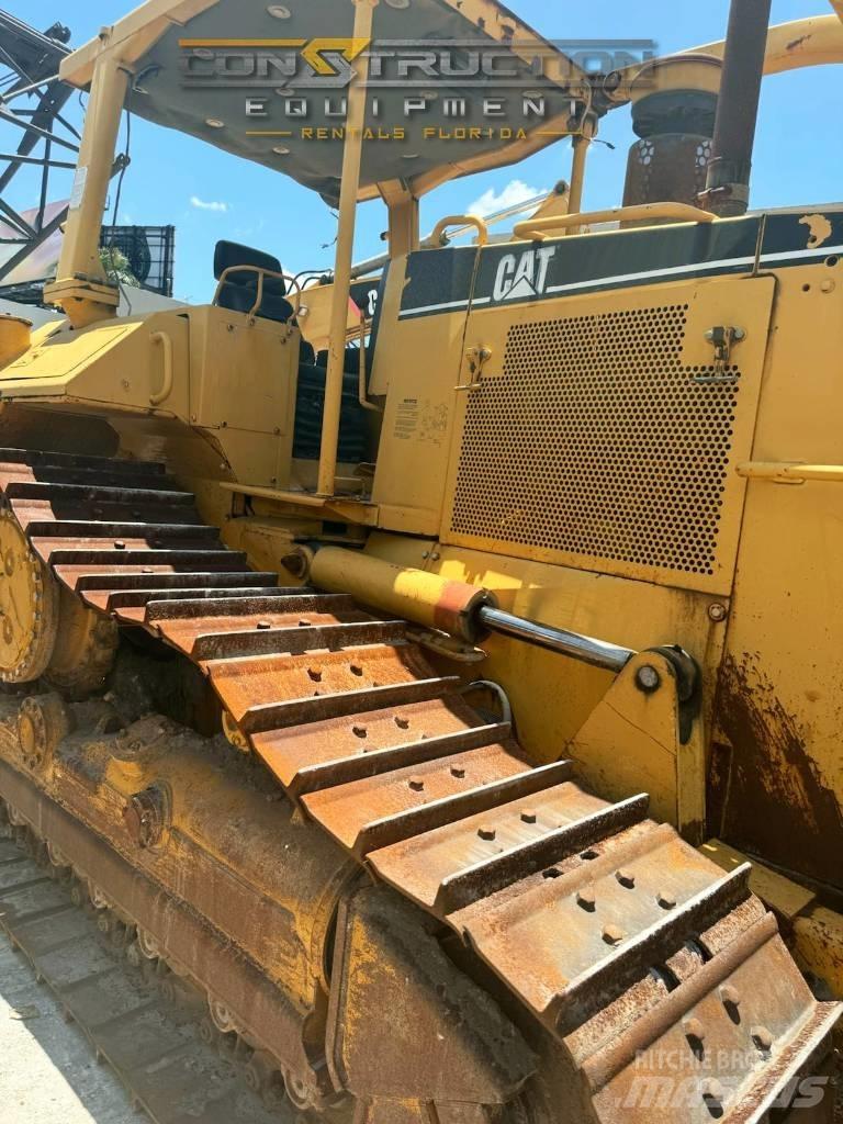 CAT D 6 M XL بلدوزرات مجنزرة