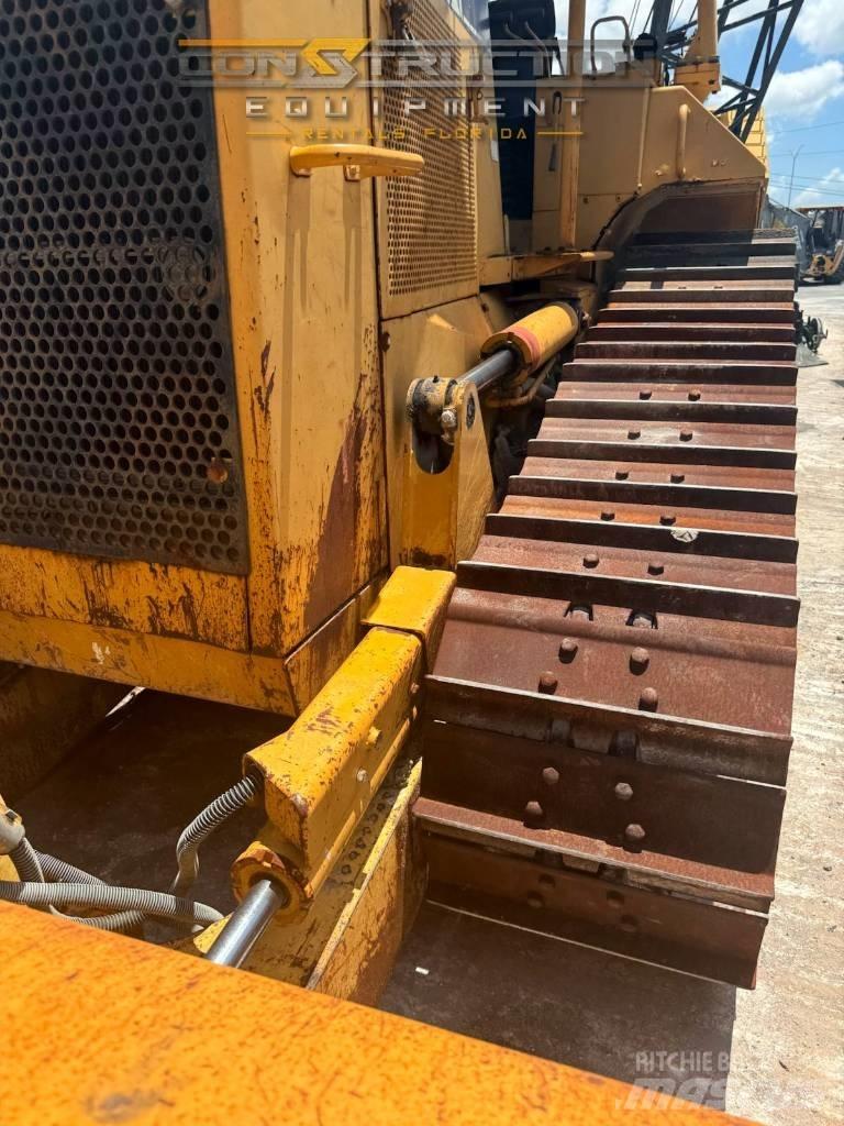 CAT D 6 M XL بلدوزرات مجنزرة