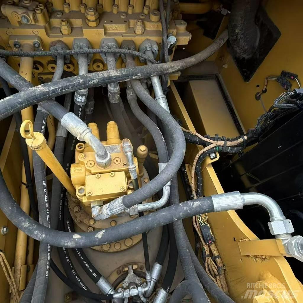 CAT 320 GC حفارات زحافة
