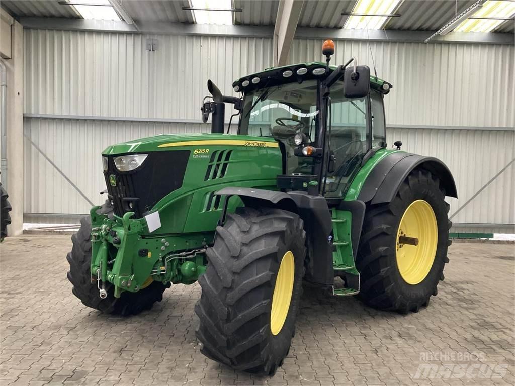 John Deere 6215R الجرارات