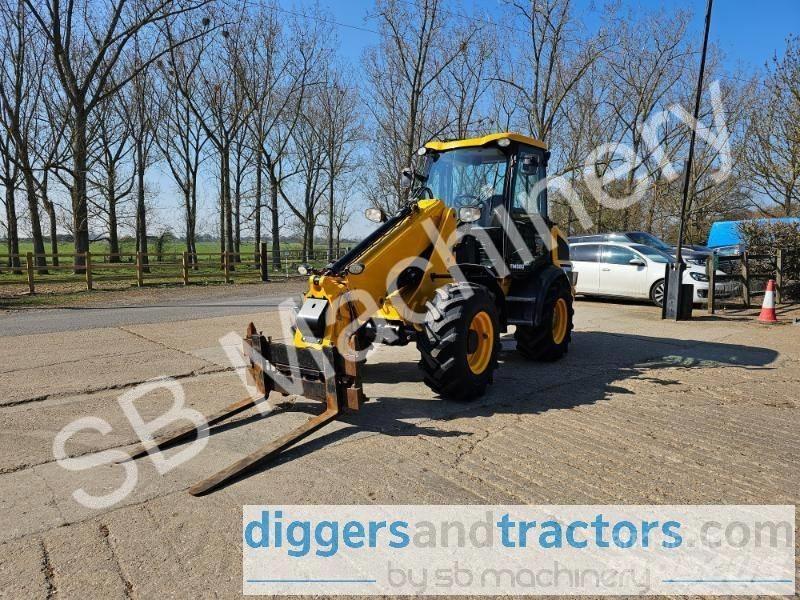 JCB TM 220 لوادر بعجل
