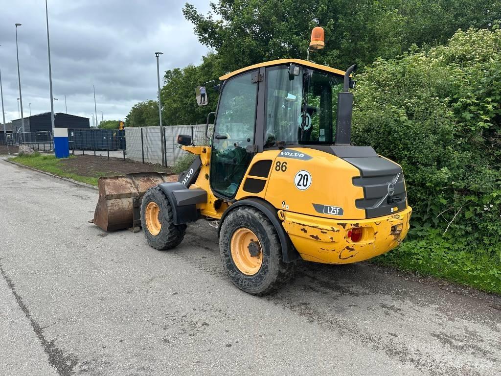 Volvo L 25 F لوادر بعجل
