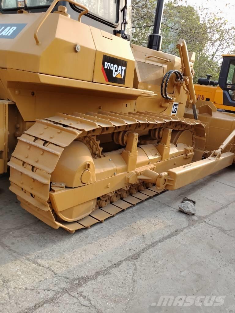 CAT D 7 G بلدوزرات مجنزرة