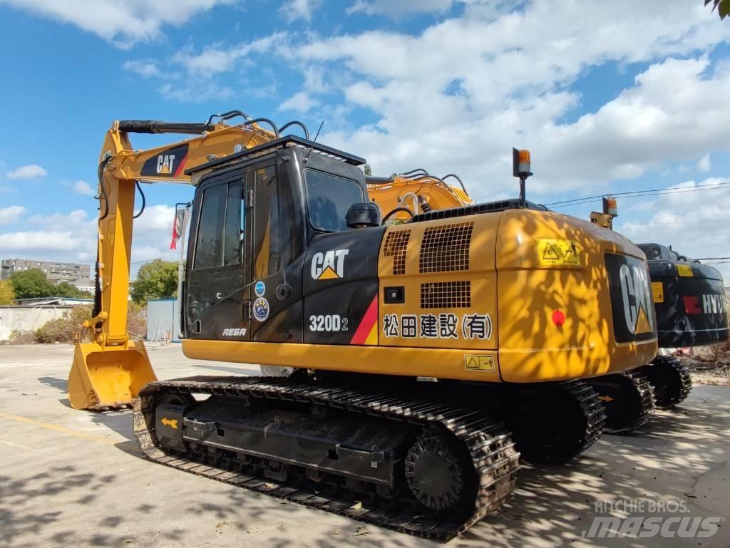 CAT 320D2 حفارات زحافة