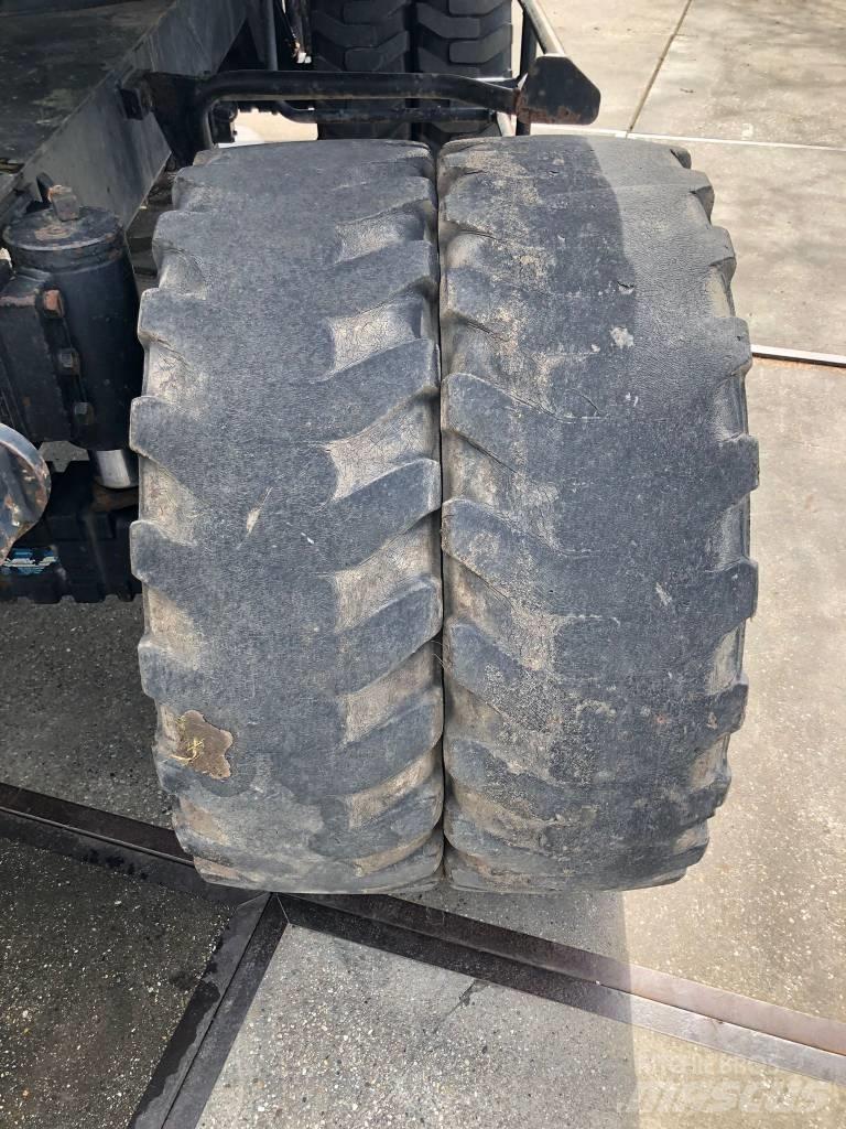 Etec 813B حفارات بعجل