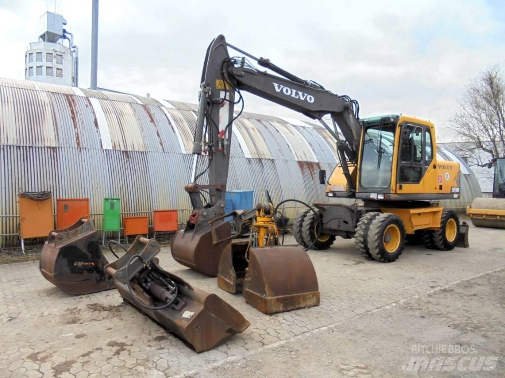 Volvo EW 140 B حفارات بعجل